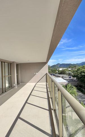 Apartamento à venda com 187m², 4 quartos e 3 vagas Apartamento à venda com 187m², 4 quartos e 3 vagasVaranda