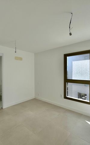 Apartamento à venda com 187m², 4 quartos e 3 vagas Apartamento à venda com 187m², 4 quartos e 3 vagasSuíte 1