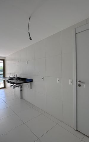 Apartamento à venda com 187m², 4 quartos e 3 vagas Apartamento à venda com 187m², 4 quartos e 3 vagasCozinha e Área de Serviço