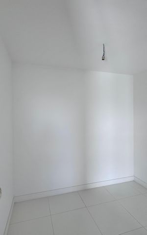 Apartamento à venda com 187m², 4 quartos e 3 vagas Apartamento à venda com 187m², 4 quartos e 3 vagasCozinha e Área de Serviço - Quarto