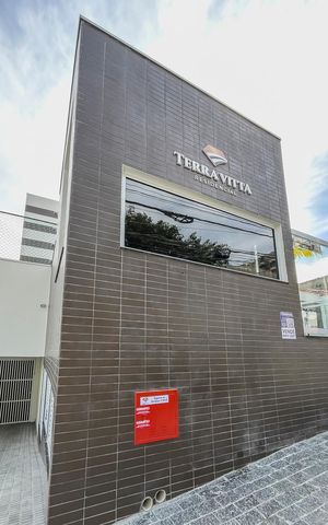 Apartamento à venda com 68m², 2 quartos e 2 vagasFachada + Placa