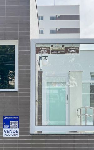 Apartamento à venda com 68m², 2 quartos e 2 vagasFachada + Placa