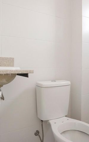 Apartamento à venda com 68m², 2 quartos e 2 vagasBanheiro da suíte 1