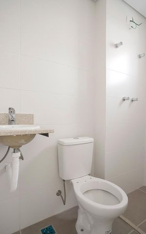 Apartamento à venda com 68m², 2 quartos e 2 vagasBanheiro da suíte 1