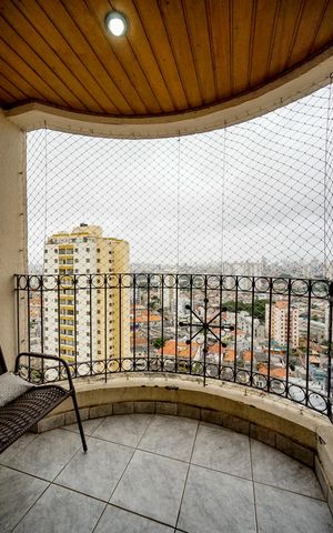 Apartamento para alugar com 250m², 3 quartos e 3 vagas Apartamento para alugar com 250m², 3 quartos e 3 vagasVaranda