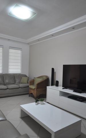 Casa à venda com 100m², 3 quartos e 2 vagasSala