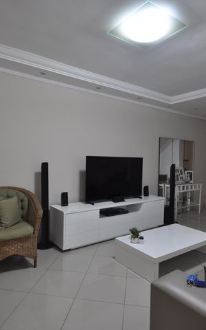 Casa à venda com 100m², 3 quartos e 2 vagasSala