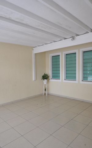 Casa à venda com 100m², 3 quartos e 2 vagasGaragem