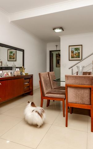 Casa à venda com 154m², 3 quartos e 2 vagas Casa à venda com 154m², 3 quartos e 2 vagasSala