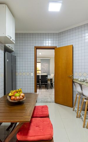 Casa para alugar com 298m², 4 quartos e 3 vagas Casa para alugar com 298m², 4 quartos e 3 vagasCozinha