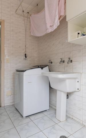 Casa para alugar com 298m², 4 quartos e 3 vagas Casa para alugar com 298m², 4 quartos e 3 vagasÁrea de Serviço