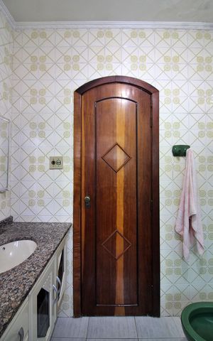Casa à venda com 220m², 4 quartos e 2 vagasSuíte Banheiro