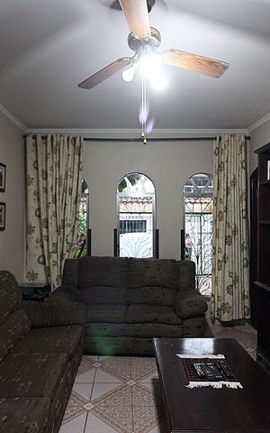 Casa à venda com 220m², 4 quartos e 2 vagasSala