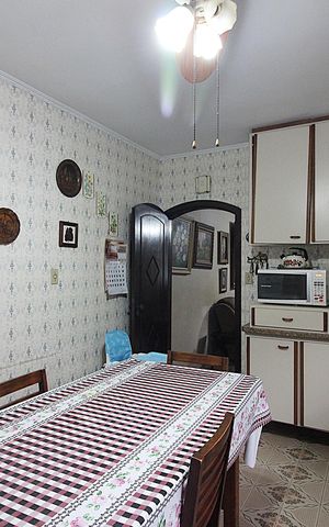 Casa à venda com 220m², 4 quartos e 2 vagasCozinha
