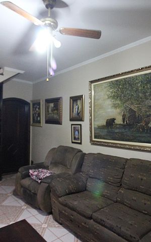 Casa à venda com 220m², 4 quartos e 2 vagasSala
