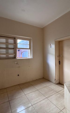 Casa à venda com 472m², 6 quartos e 15 vagas Casa à venda com 472m², 6 quartos e 15 vagasCozinha
