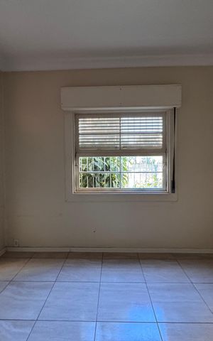 Casa à venda com 472m², 6 quartos e 15 vagas Casa à venda com 472m², 6 quartos e 15 vagasQuarto 6