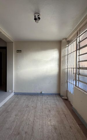 Casa à venda com 472m², 6 quartos e 15 vagas Casa à venda com 472m², 6 quartos e 15 vagasSala