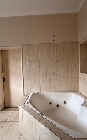 Casa à venda com 472m², 6 quartos e 15 vagas Casa à venda com 472m², 6 quartos e 15 vagasCozinha