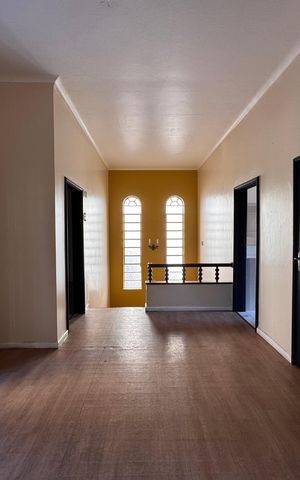 Casa à venda com 472m², 6 quartos e 15 vagas Casa à venda com 472m², 6 quartos e 15 vagasSala 2