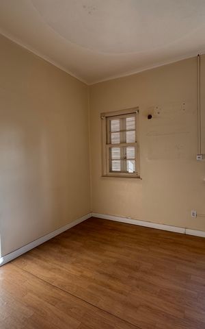 Casa à venda com 472m², 6 quartos e 15 vagas Casa à venda com 472m², 6 quartos e 15 vagasQuarto 2