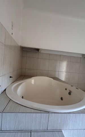 Casa à venda com 472m², 6 quartos e 15 vagas Casa à venda com 472m², 6 quartos e 15 vagasBanheiro 1