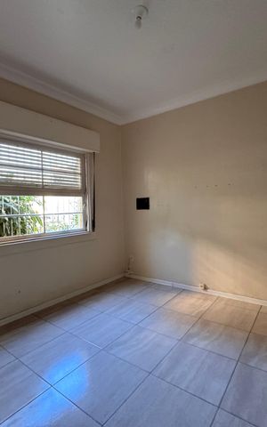 Casa à venda com 472m², 6 quartos e 15 vagas Casa à venda com 472m², 6 quartos e 15 vagasQuarto 6