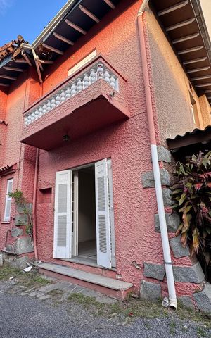 Casa à venda com 472m², 6 quartos e 15 vagas Casa à venda com 472m², 6 quartos e 15 vagasÁrea comum