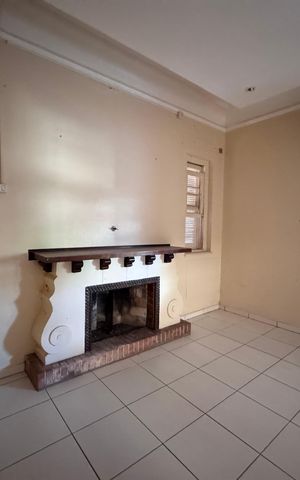 Casa à venda com 472m², 6 quartos e 15 vagas Casa à venda com 472m², 6 quartos e 15 vagasSala