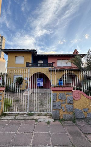 Casa à venda com 472m², 6 quartos e 15 vagas Casa à venda com 472m², 6 quartos e 15 vagasFachada