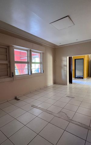 Casa à venda com 472m², 6 quartos e 15 vagas Casa à venda com 472m², 6 quartos e 15 vagasSala