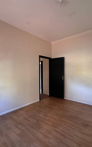 Casa à venda com 472m², 6 quartos e 15 vagas Casa à venda com 472m², 6 quartos e 15 vagasQuarto 4