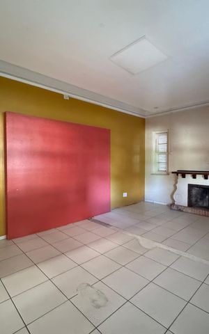 Casa à venda com 472m², 6 quartos e 15 vagas Casa à venda com 472m², 6 quartos e 15 vagasSala