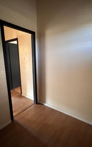 Casa à venda com 472m², 6 quartos e 15 vagas Casa à venda com 472m², 6 quartos e 15 vagasQuarto 5