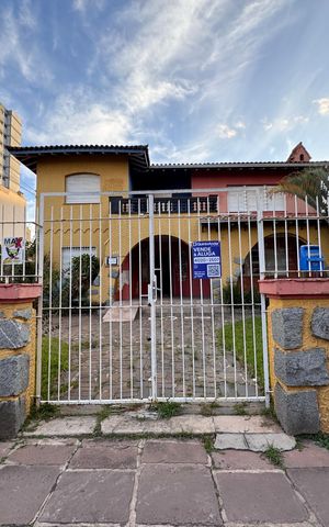 Casa à venda com 472m², 6 quartos e 15 vagas Casa à venda com 472m², 6 quartos e 15 vagasFachada