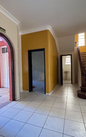 Casa à venda com 472m², 6 quartos e 15 vagas Casa à venda com 472m², 6 quartos e 15 vagasSala