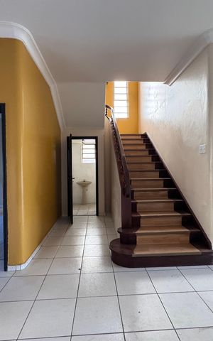 Casa à venda com 472m², 6 quartos e 15 vagas Casa à venda com 472m², 6 quartos e 15 vagasSala