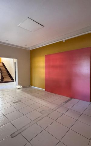 Casa à venda com 472m², 6 quartos e 15 vagas Casa à venda com 472m², 6 quartos e 15 vagasSala