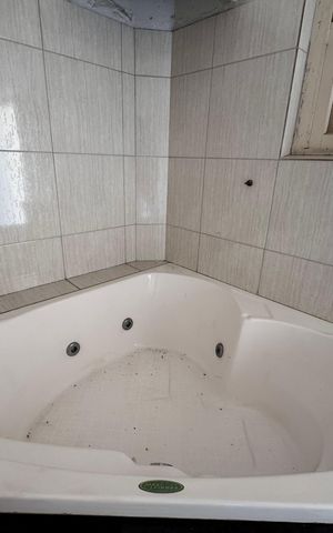 Casa à venda com 472m², 6 quartos e 15 vagas Casa à venda com 472m², 6 quartos e 15 vagasBanheiro 1