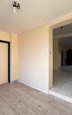 Casa à venda com 472m², 6 quartos e 15 vagas Casa à venda com 472m², 6 quartos e 15 vagasSala