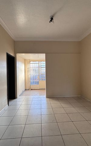 Casa à venda com 472m², 6 quartos e 15 vagas Casa à venda com 472m², 6 quartos e 15 vagasSala