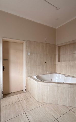 Casa à venda com 472m², 6 quartos e 15 vagas Casa à venda com 472m², 6 quartos e 15 vagasCozinha