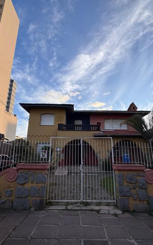Casa à venda com 472m², 6 quartos e 15 vagas Casa à venda com 472m², 6 quartos e 15 vagasFachada
