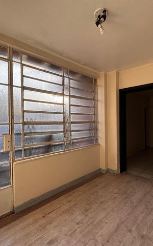 Casa à venda com 472m², 6 quartos e 15 vagas Casa à venda com 472m², 6 quartos e 15 vagasSala