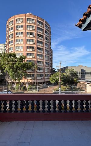 Casa à venda com 472m², 6 quartos e 15 vagas Casa à venda com 472m², 6 quartos e 15 vagasVaranda 2