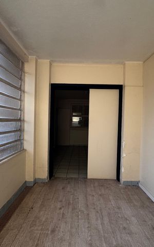 Casa à venda com 472m², 6 quartos e 15 vagas Casa à venda com 472m², 6 quartos e 15 vagasSala