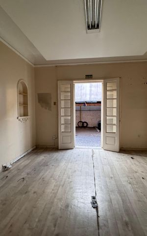 Casa à venda com 472m², 6 quartos e 15 vagas Casa à venda com 472m², 6 quartos e 15 vagasSala