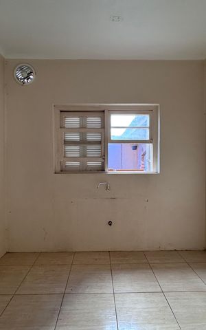 Casa à venda com 472m², 6 quartos e 15 vagas Casa à venda com 472m², 6 quartos e 15 vagasCozinha