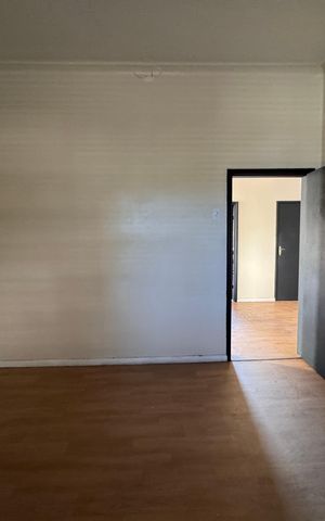 Casa à venda com 472m², 6 quartos e 15 vagas Casa à venda com 472m², 6 quartos e 15 vagasQuarto 2