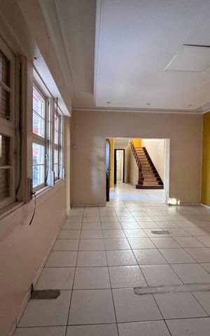 Casa à venda com 472m², 6 quartos e 15 vagas Casa à venda com 472m², 6 quartos e 15 vagasSala
